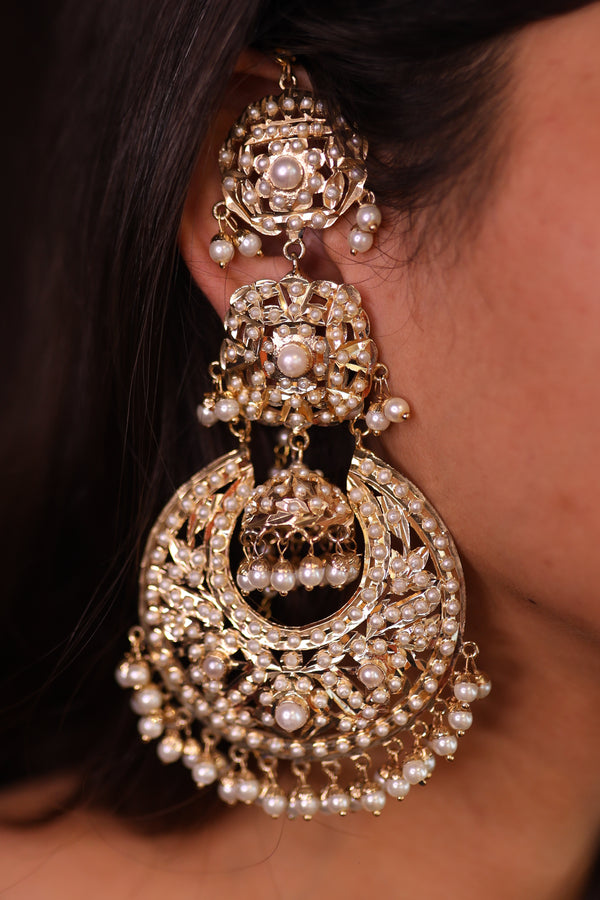 Jadaau Oversized Earrings with Kannauti